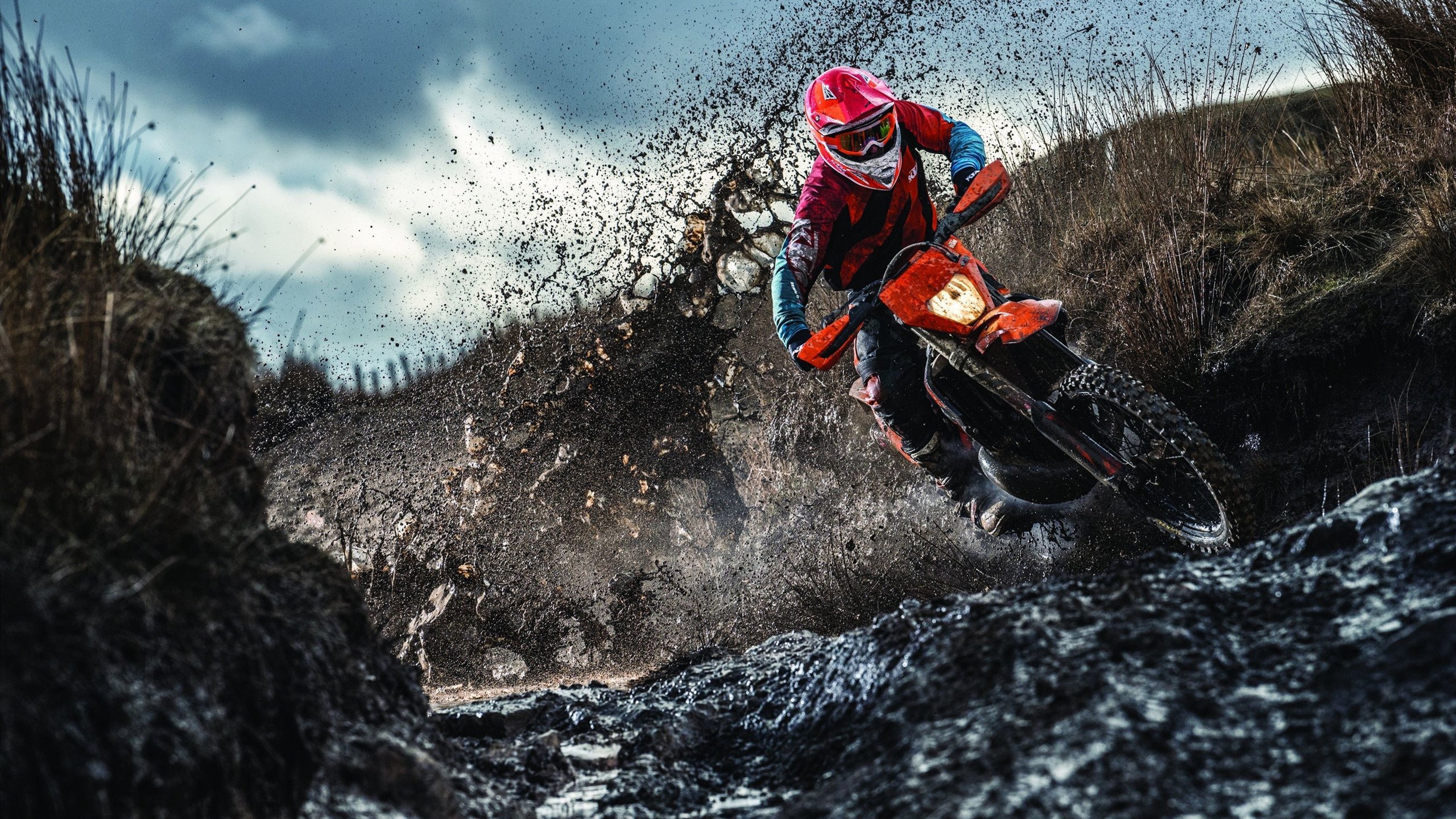 哈德斯菲尔德反击节奏鲜明,约克郡之光全力保级,约哈德的封印之力和哈维登特